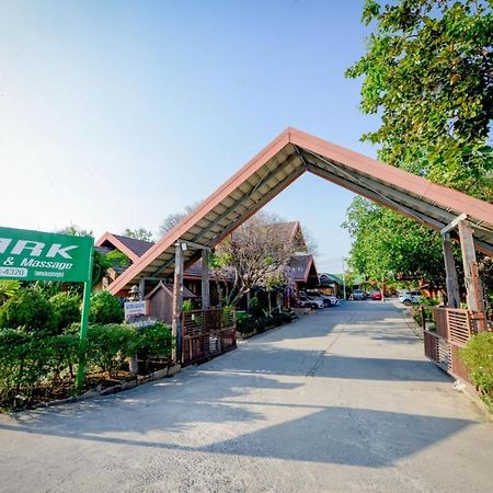 Mrk Resort & Massage Lop Buri Eksteriør billede