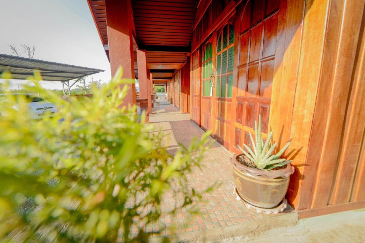 Mrk Resort & Massage Lop Buri Eksteriør billede