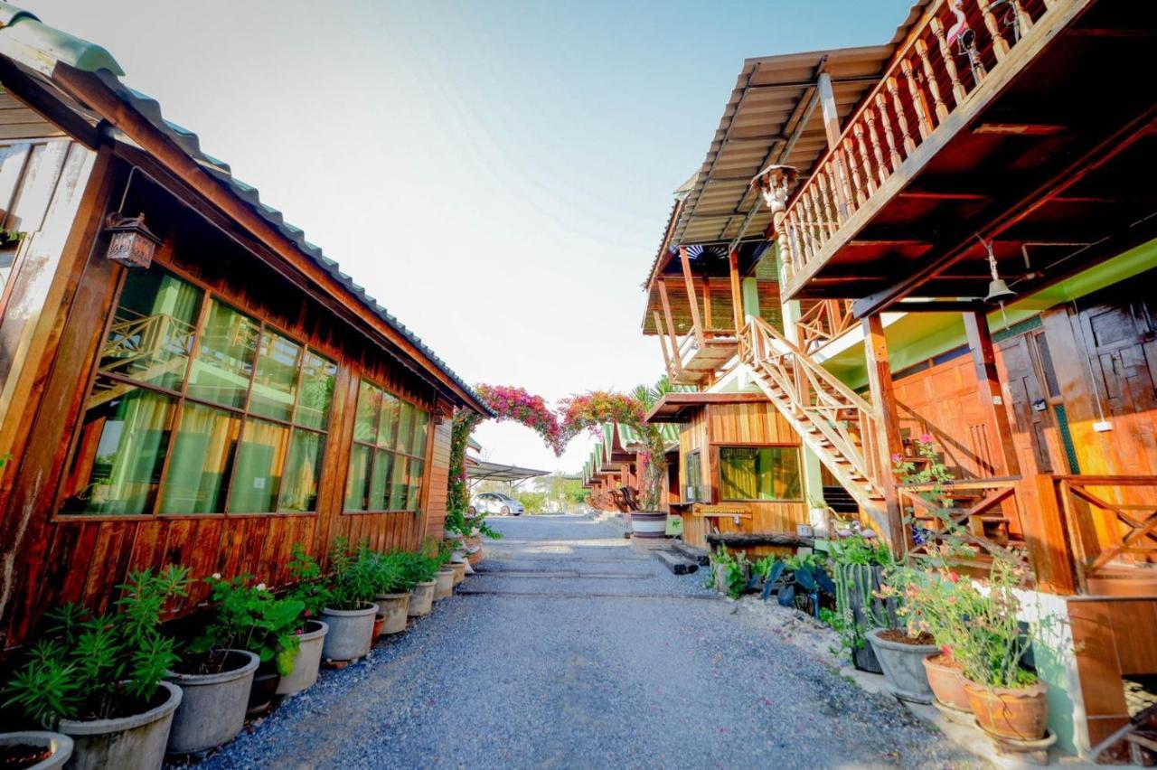 Mrk Resort & Massage Lop Buri Eksteriør billede