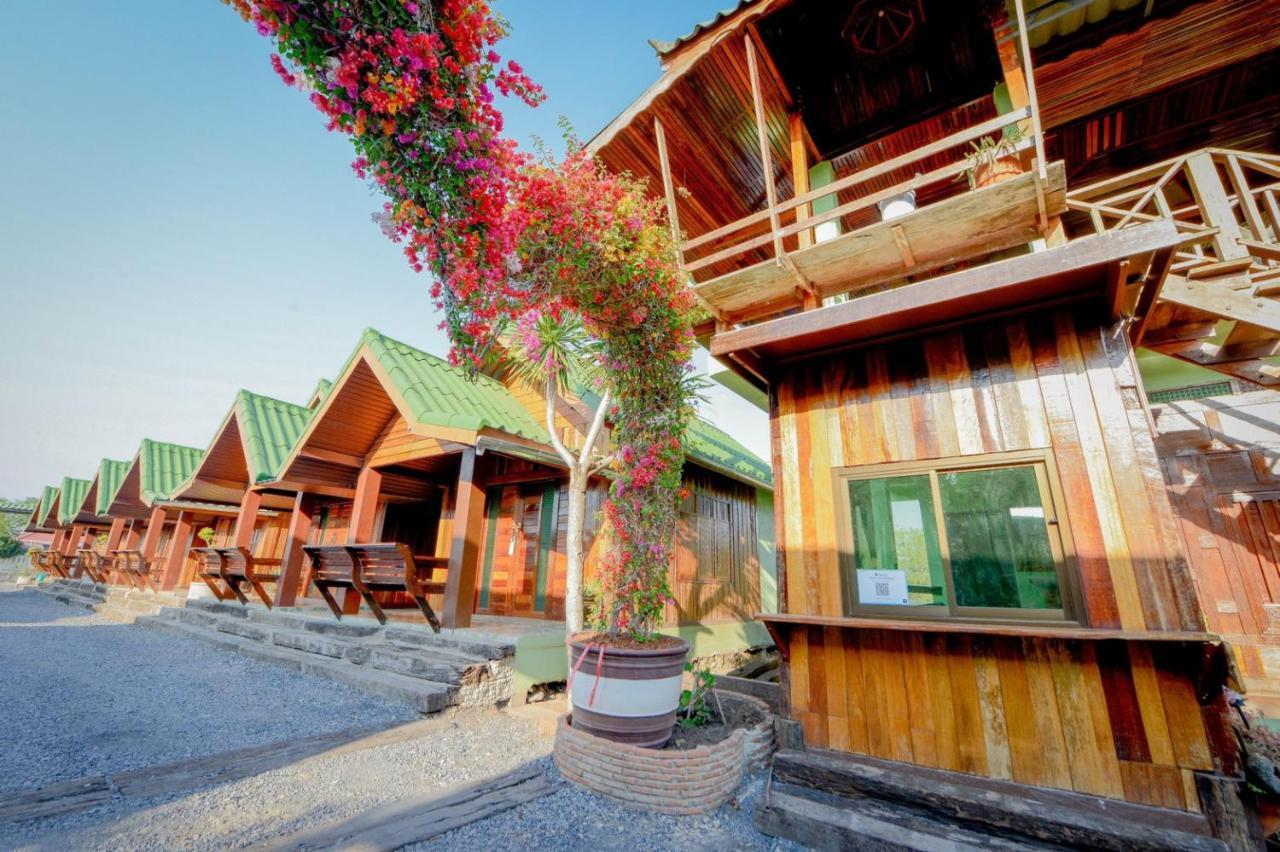 Mrk Resort & Massage Lop Buri Eksteriør billede