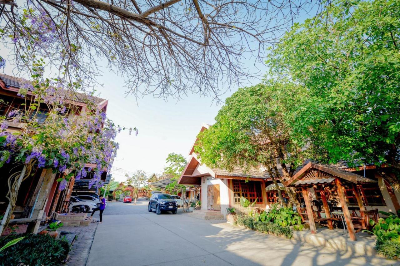 Mrk Resort & Massage Lop Buri Eksteriør billede