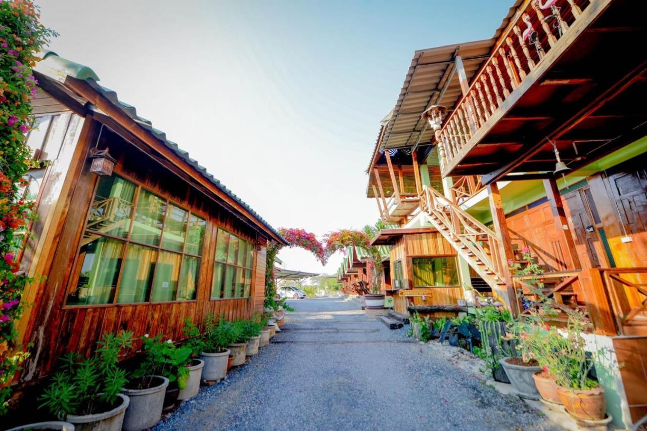 Mrk Resort & Massage Lop Buri Eksteriør billede