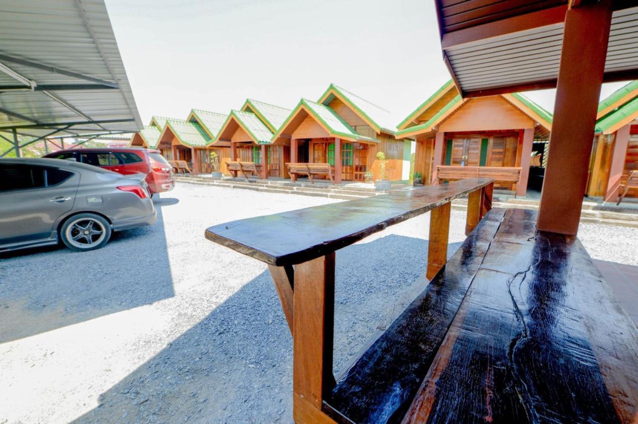 Mrk Resort & Massage Lop Buri Eksteriør billede