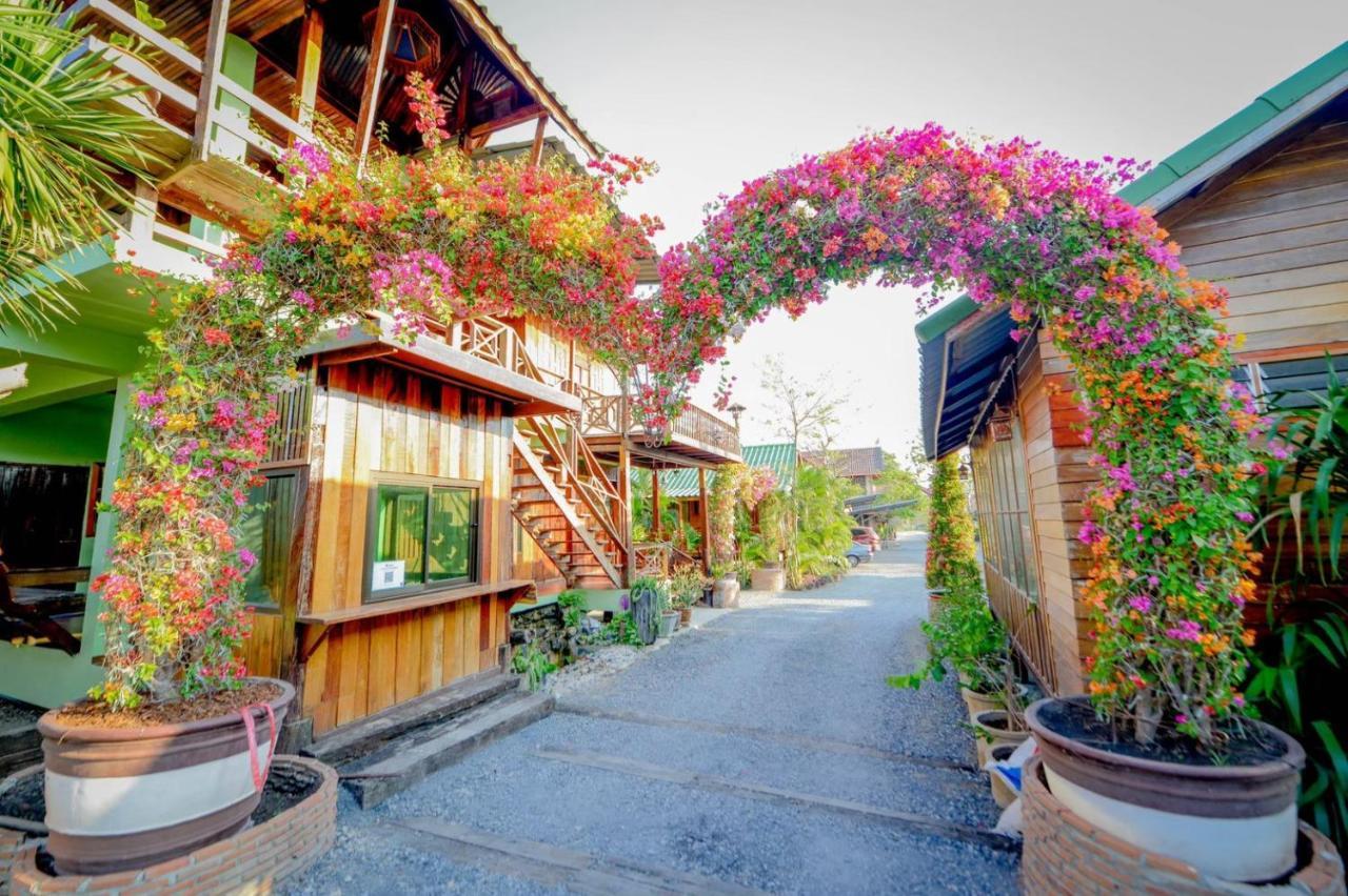 Mrk Resort & Massage Lop Buri Eksteriør billede